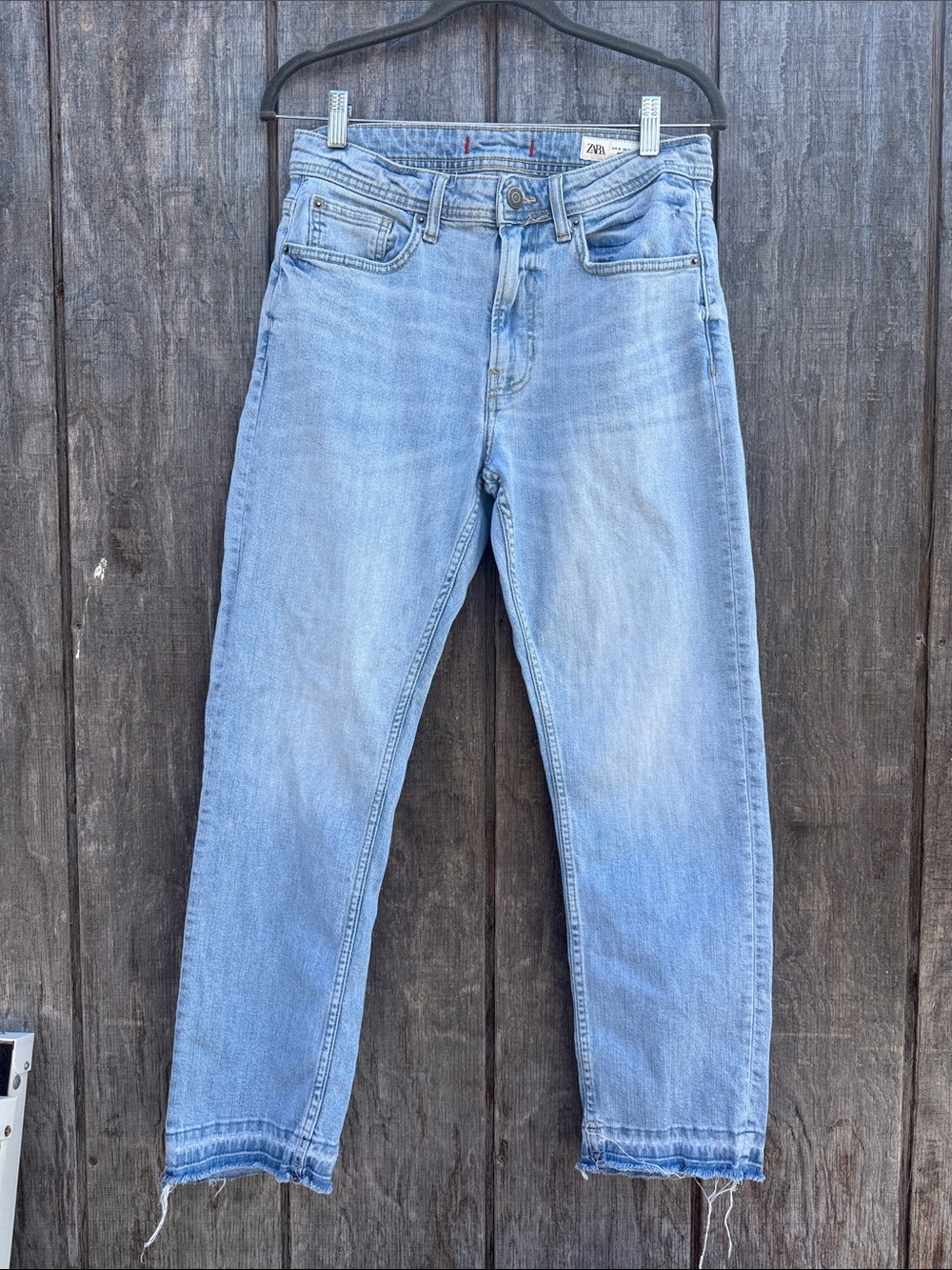 Woman’s Zara Light Blue High Rise Straight Jeans Raw Hem Size 4